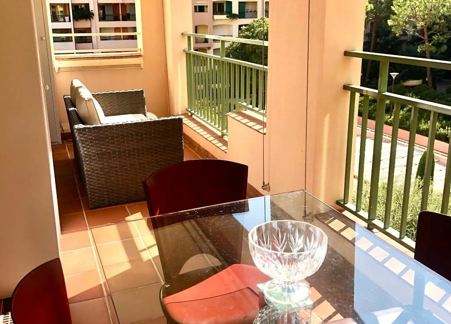 Apartment Monaco, Elegant & Quiet Renovated Apartment, In Fontvieille District, With Terrace & Pool, 15Min Walk To F1 Grand Prix