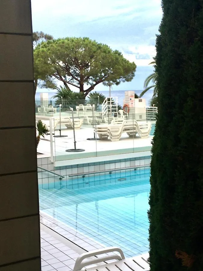 Monaco, Elegant & Quiet Renovated Apartment With Terrace & Pool, 15Min To F1 Grand Prix 0*, Monte Carlo